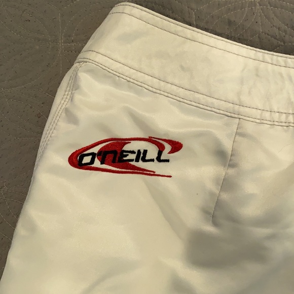 O’Neill White Board Shorts - Picture 3 of 7